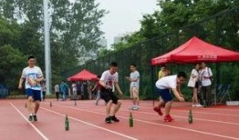 操场吃瓜女生,揭秘校园里的八卦风云