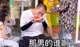 情侣吵架的吃瓜瞬间,吃瓜群众围观！