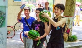 大学在线课堂吃瓜,揭秘大学在线课堂的“吃瓜”盛况