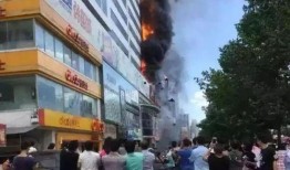 龙城广场吃瓜事件,一场引发热议的街头冲突纪实